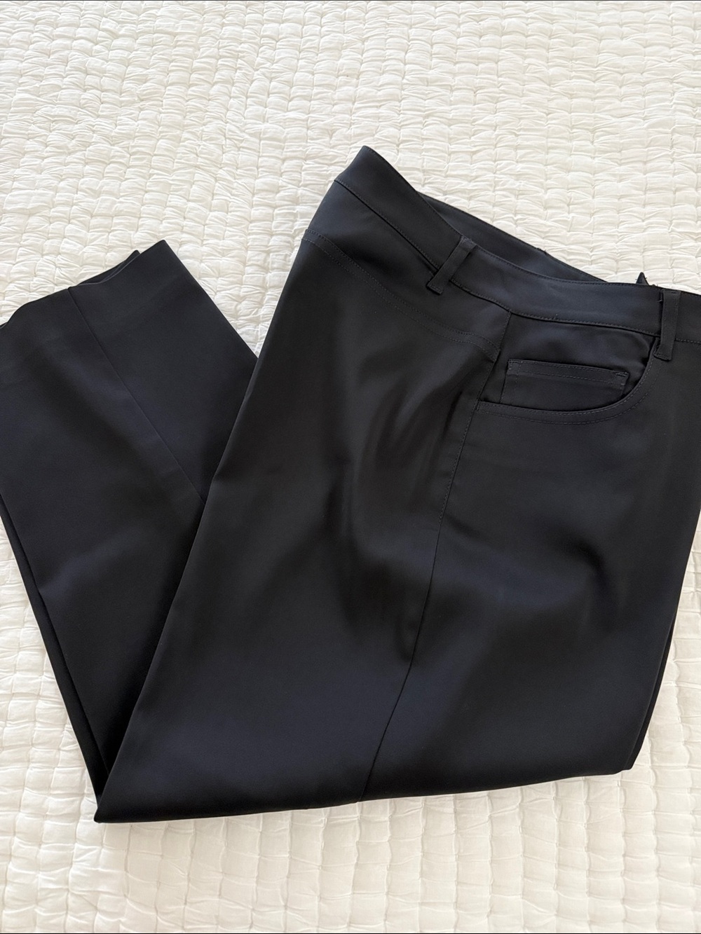 Womyn Black Satiny Cropped Pants/Jeans Cut Size 8